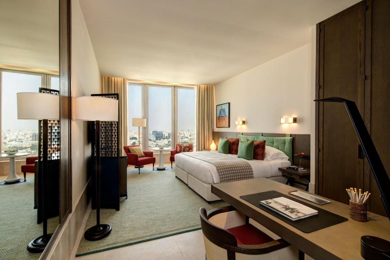Deluxe Guest Room 1 King City View