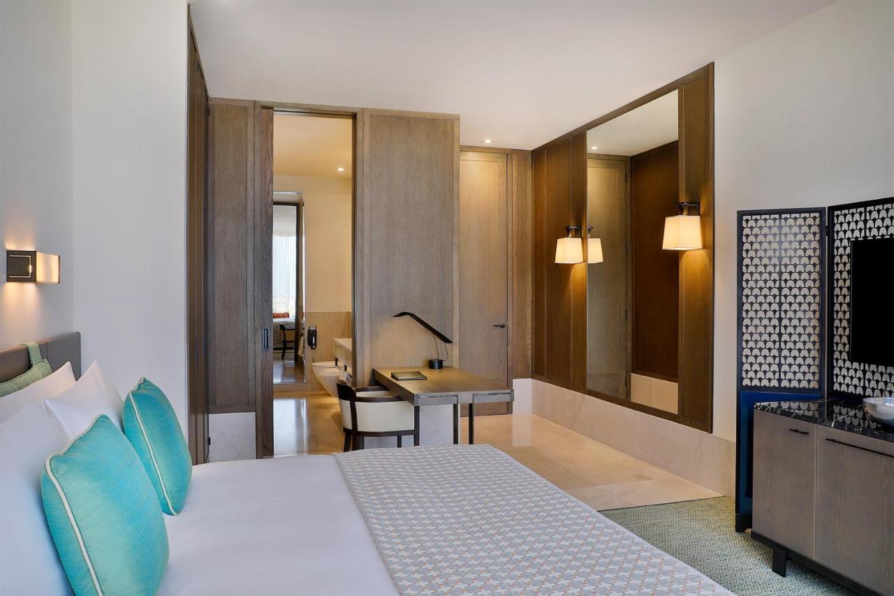 Deluxe Guest Room 1 King City View