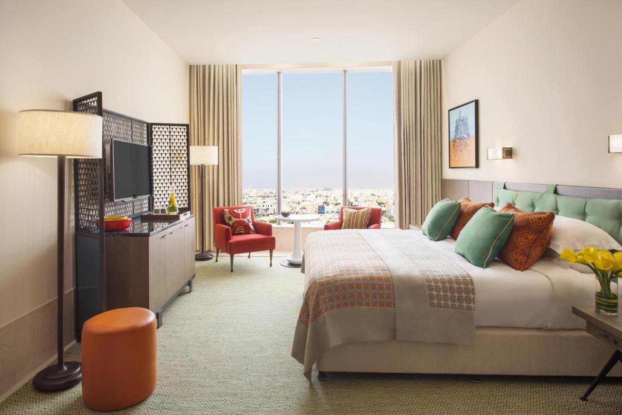 Deluxe Guest Room 1 King City View